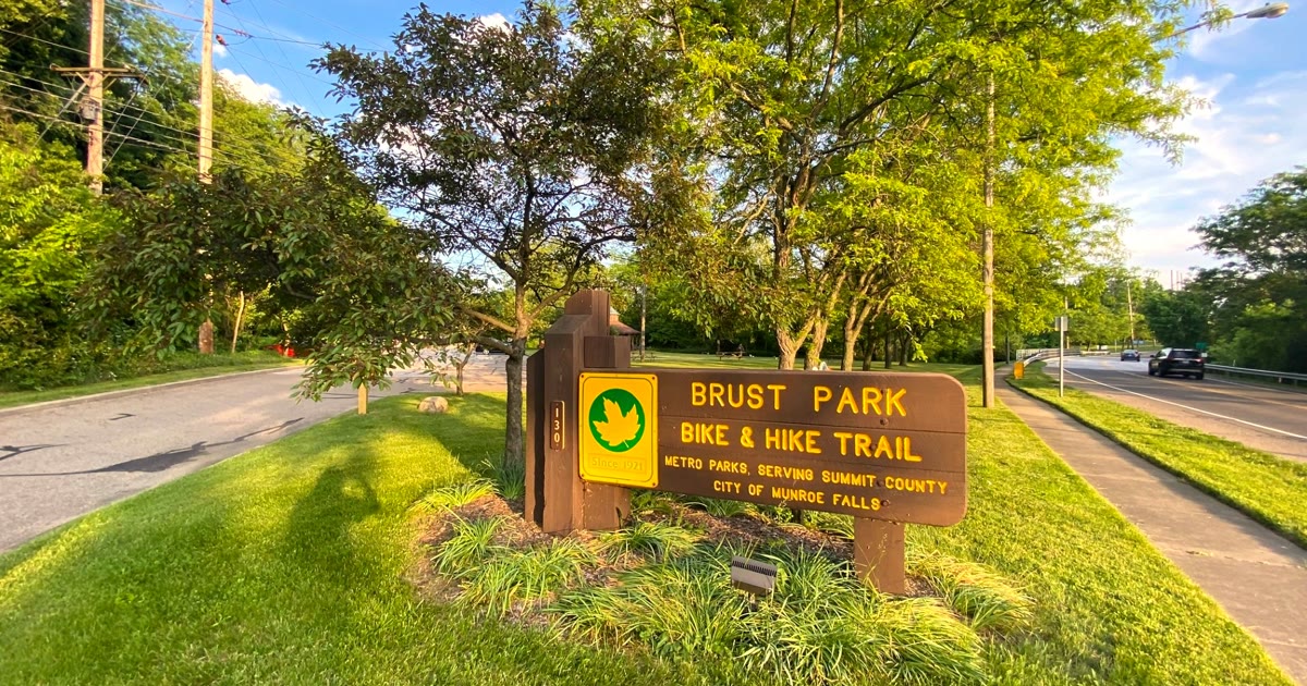 Brust Park Bike and Hike Trail sign in Munroe Falls next to Route 91