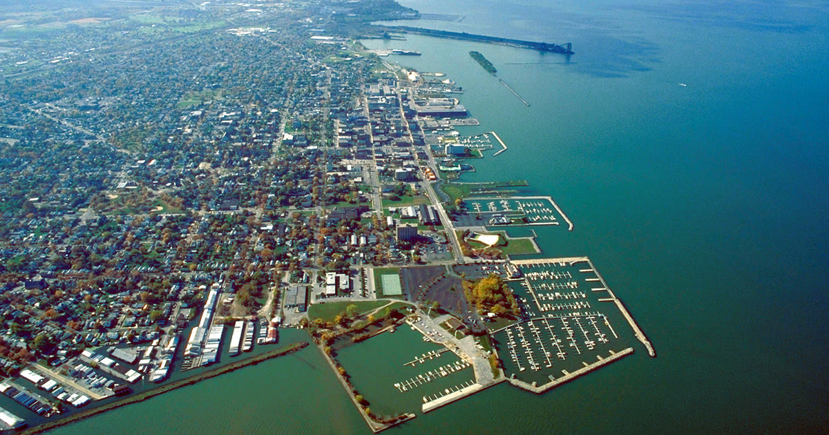 Aerial view of Sandusky Ohio and its Lake Erie shoreline and marinas