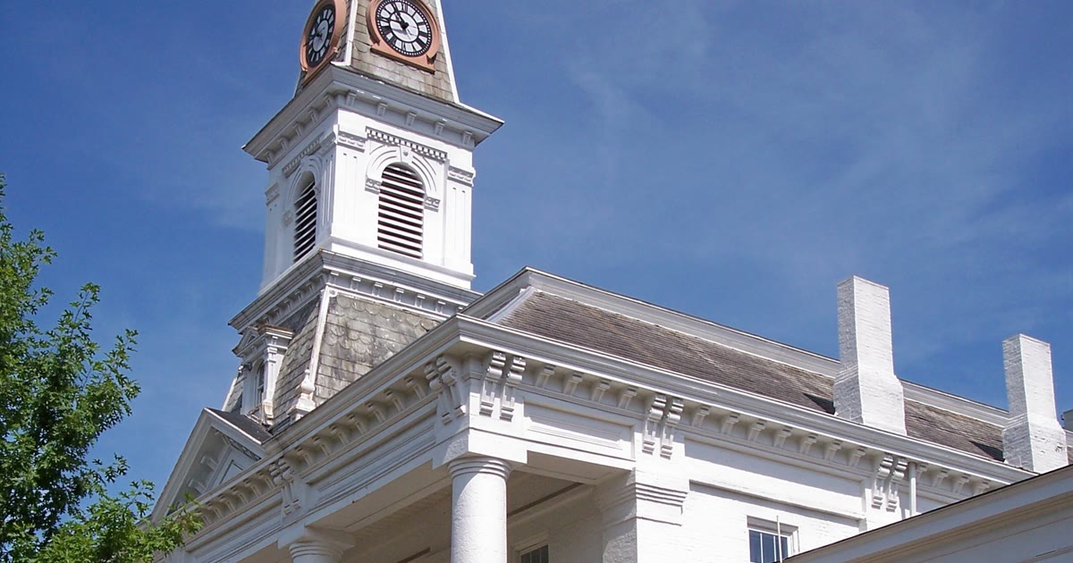 Morgan County Courthouse in McConnelsville, Ohio