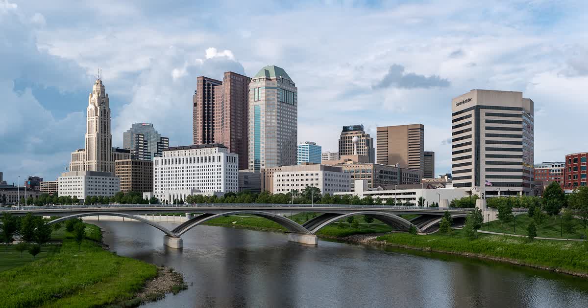 Downtown Columbus skyline and the Main Street Bridge over the Scioto River