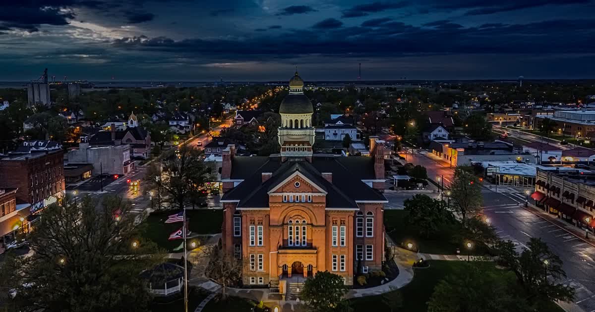 Paulding County Courthouse in Paulding, Ohio, at dusk