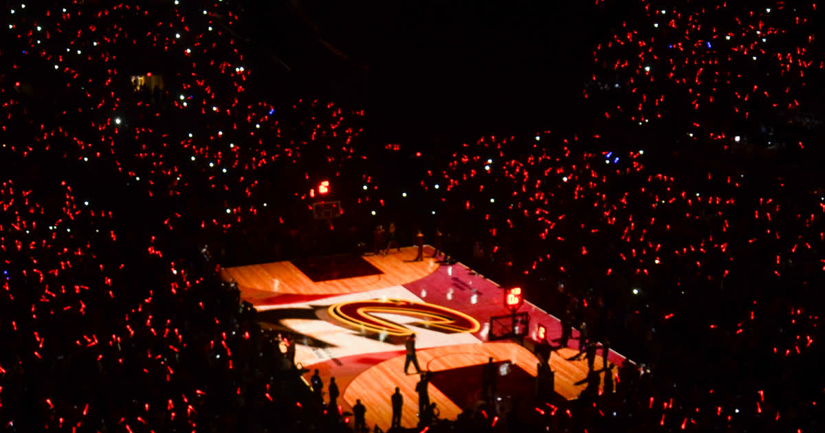 Cleveland Cavaliers court and crowd