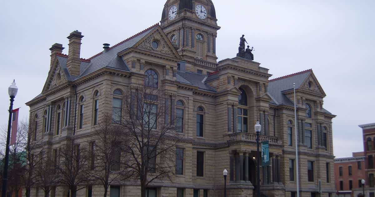 Hancock County Courthouse in downtown Findlay, Ohio