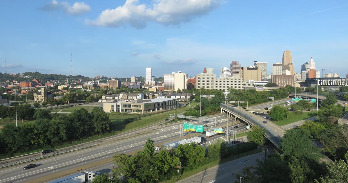 Interstate 75 approaching downtown Cincinnati