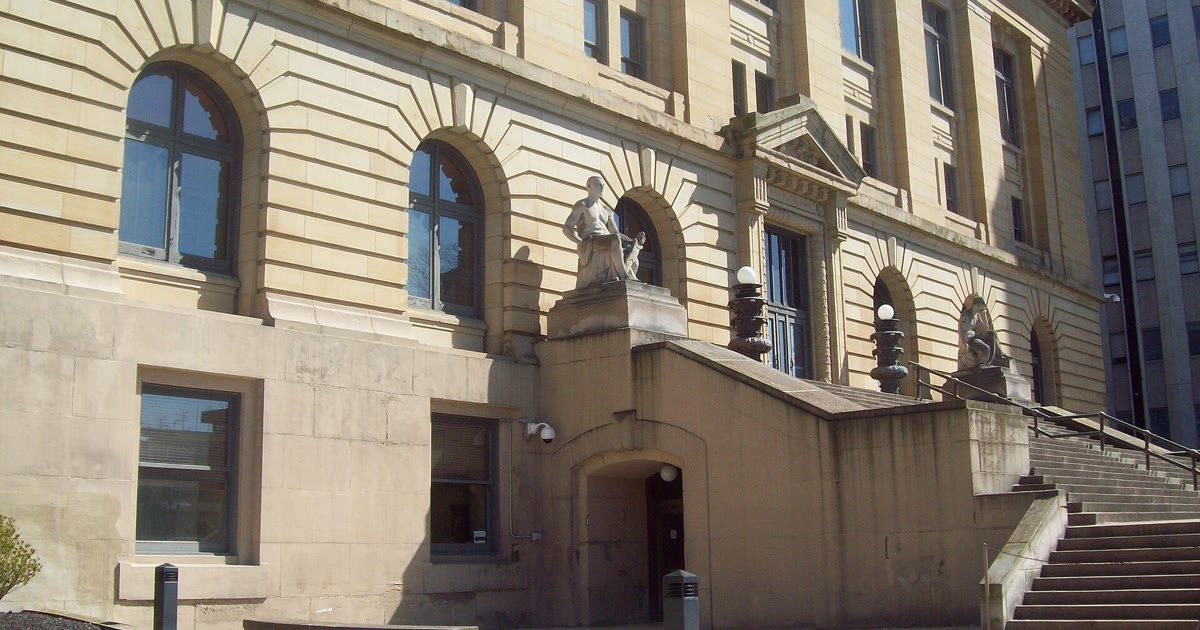 Summit County Courthouse in Akron, Ohio