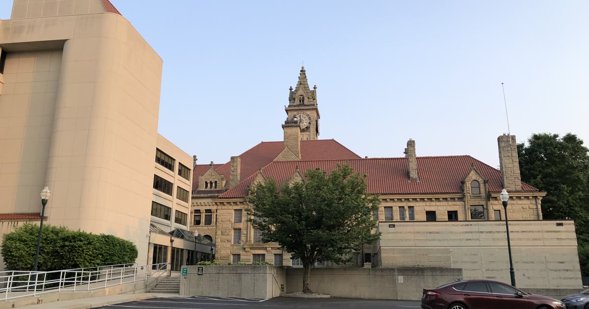 Wood County Courthouse in Bowling Green