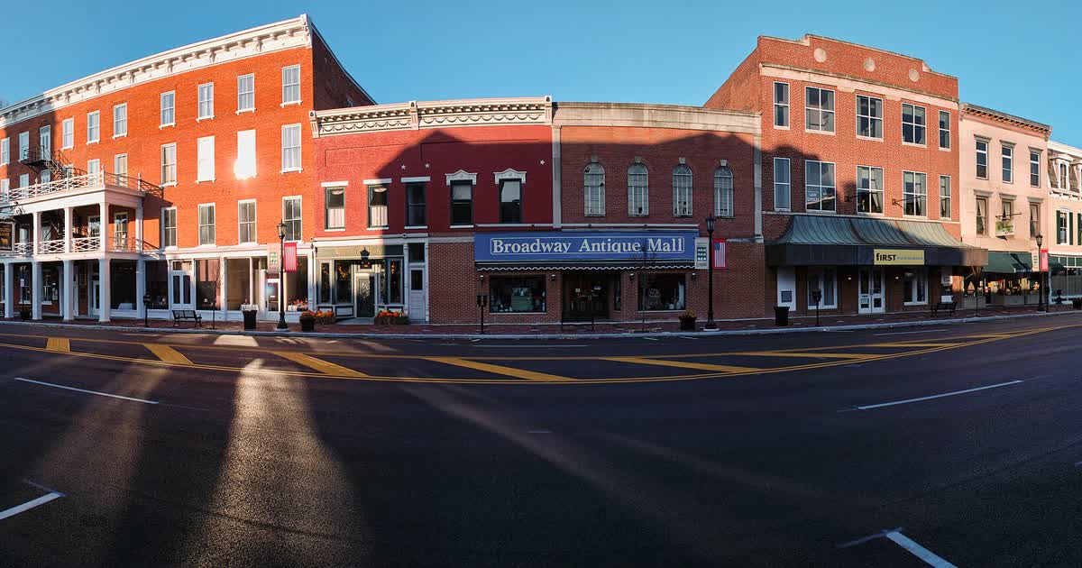 Broadway Street storefronts in downtown Lebanon Ohio