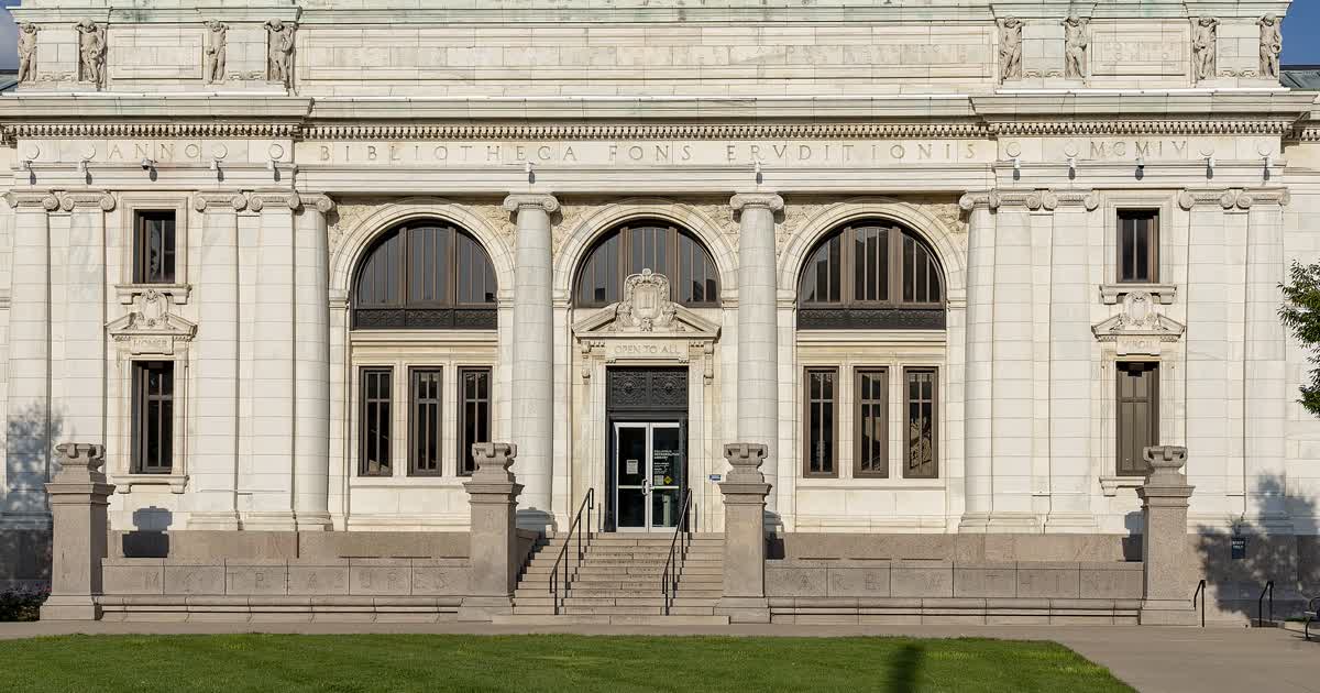 Front entrance of the Columbus Metropolitan Library Main Library in Columbus, Ohio