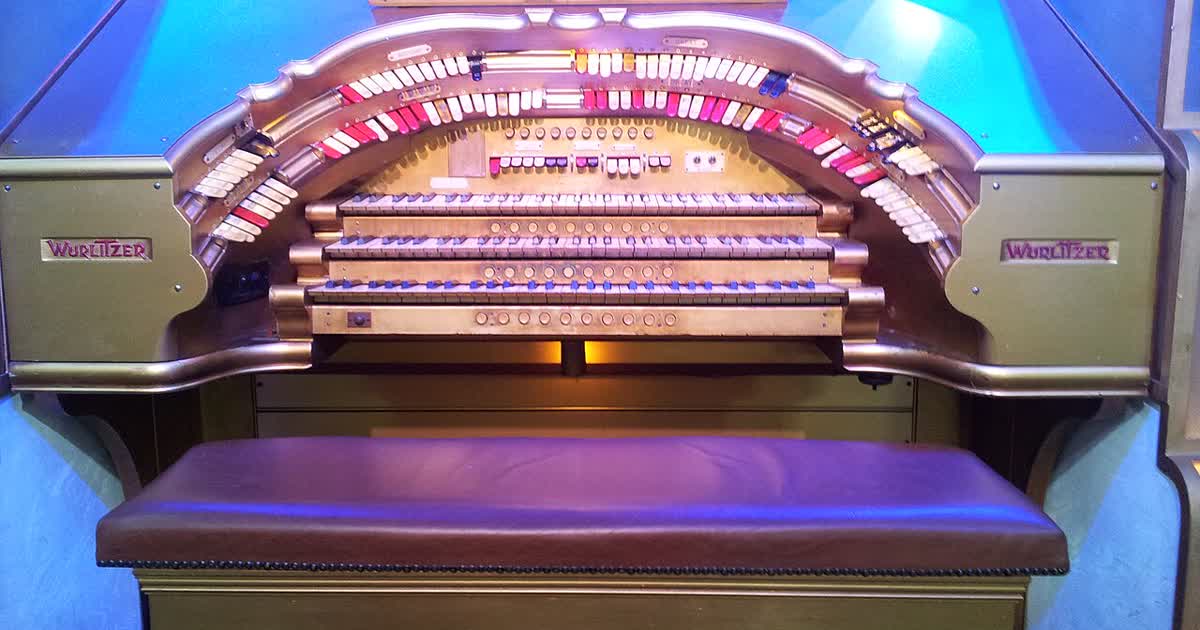 A Wurlitzer theatre organ console