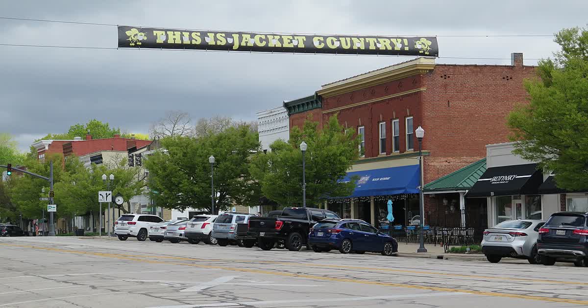 Downtown Perrysburg, Ohio, storefronts along Louisiana Avenue