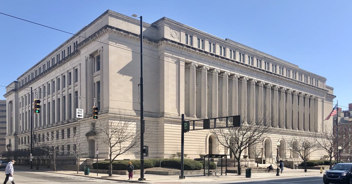 The Hamilton County Courthouse, a large stone courthouse building with columns, in Cincinnati, Ohio