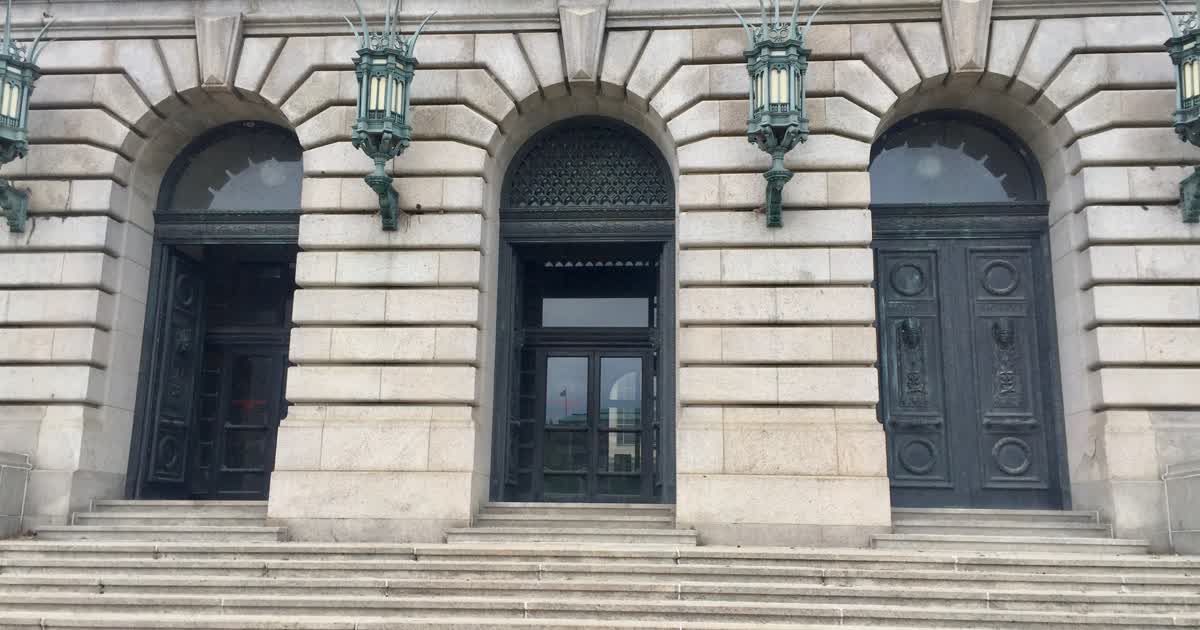 Cuyahoga County Courthouse entrance in Cleveland, Ohio